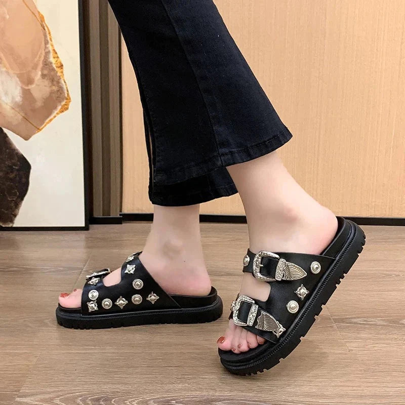 Sandália Feminina Victória - Conforto e Estilo em um Modelo Birken com Detalhes